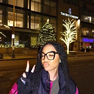 Meet your Posher, Kaya